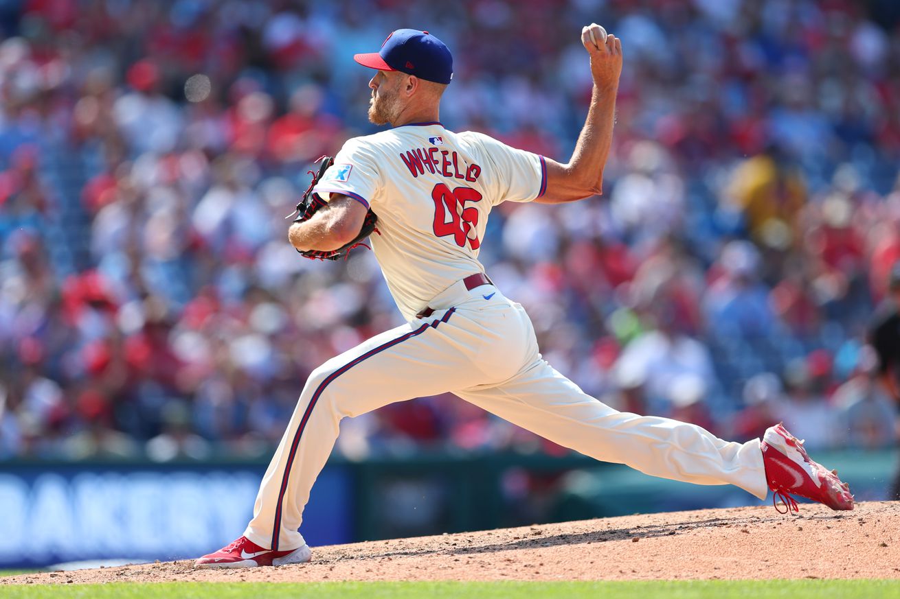 Cincinnati Reds v Philadelphia Phillies