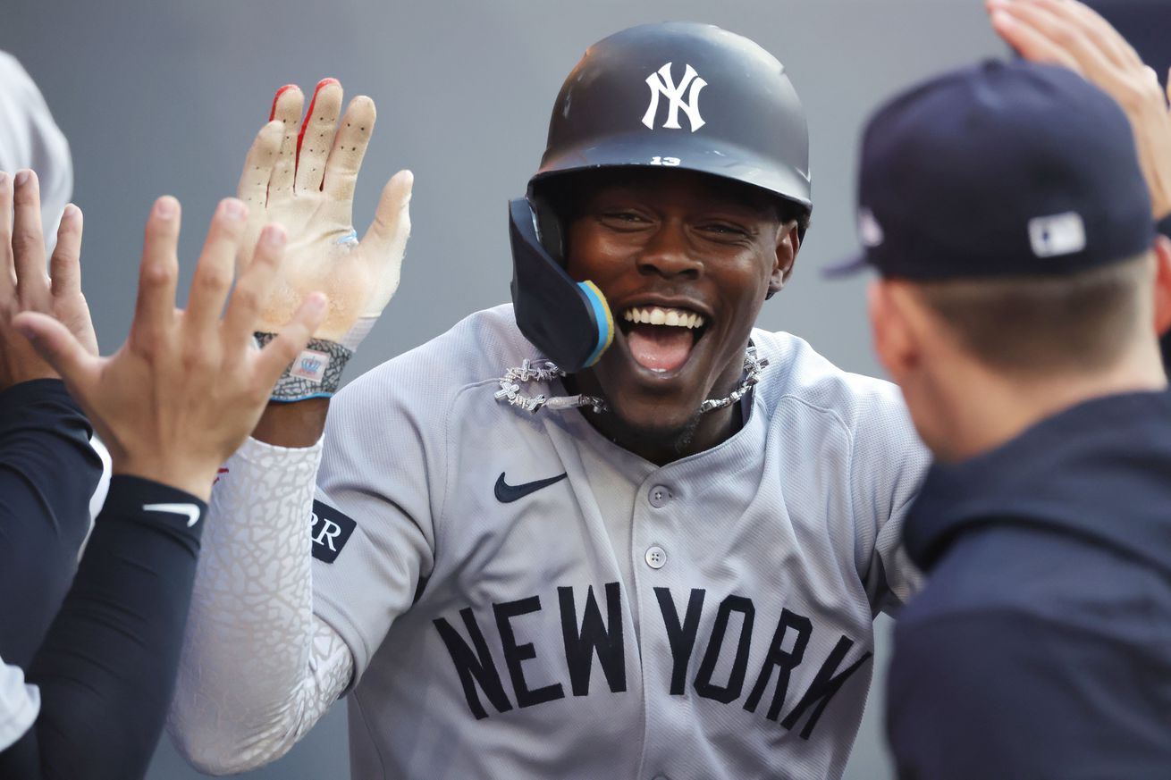 Toronto Blue Jays play the New York Yankees